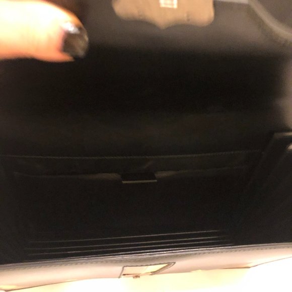 * ULTRA RARE * Gucci Hand Painted Padlock Clutch in Black - Picture 8 of 14